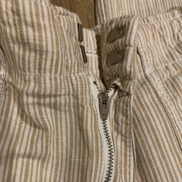 Gap size zero linen trousers. Wide leg, tan pin stripes. Hook and eye closures - Picture 4 of 8
